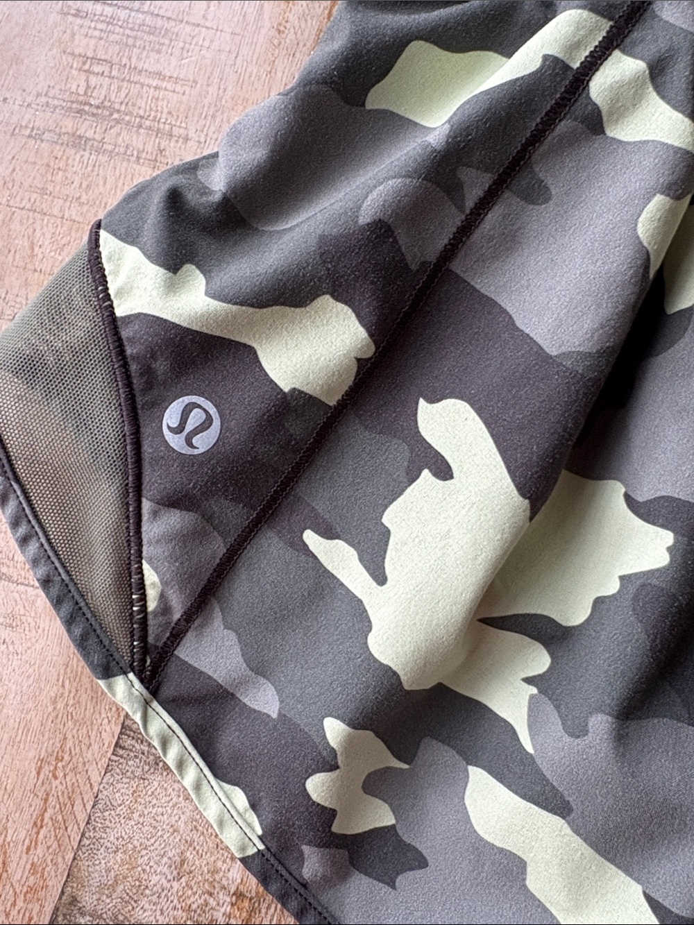 Lululemon Camo Women's Athletic Shorts size 4 - Picture 8 of 9